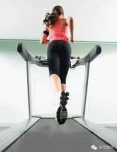 跑步机上快走伤膝盖吗 跑步机上跑步伤膝盖吗 一般在跑步机上跑步伤膝盖吗