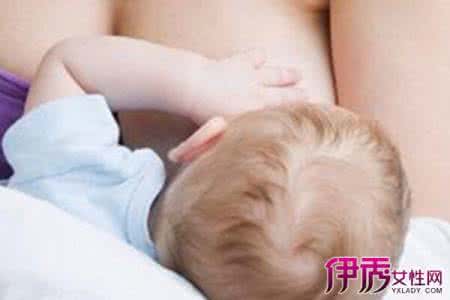 婴儿出生多久喂奶 婴儿出生多久喂奶 出生第一周喂奶不宜过多