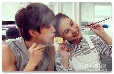 女朋友和别的男生约会 恋爱中男生和女朋友约会聊什么