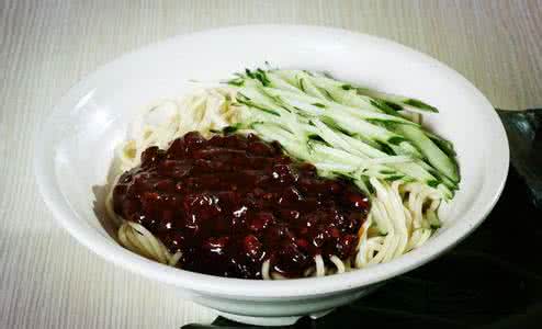 炸酱面制作方法 炸酱面的做法 教你制作美味的炸酱面方法