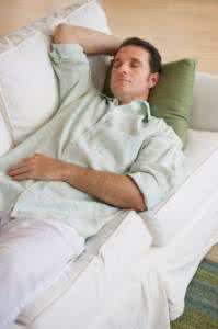 心理学从小动作看男人 10个小动作 会让男人更加疼你