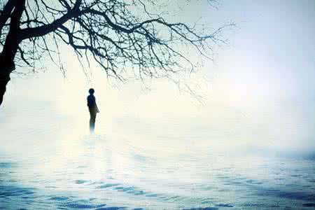 最初我们害怕孤单 因为我们都害怕孤单