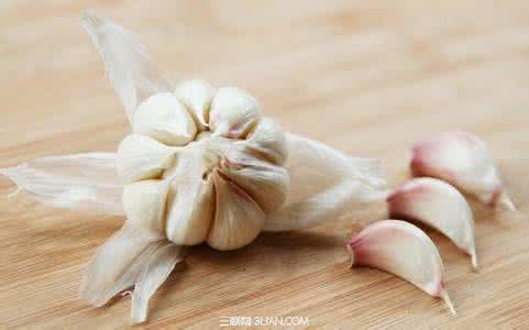 吃大蒜口臭怎么办 恐怖！三类人吃大蒜活不过60岁