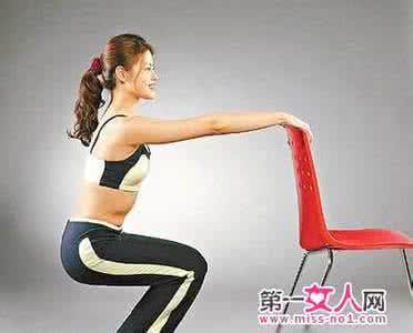 办公室椅子瑜伽 有椅子就能瘦 简单办公室减肥瑜伽