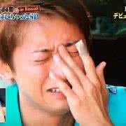 忍住眼泪 完全忍不住 忍住眼泪 完全忍不住 有本事，忍住别笑！哈哈，忍不住了....