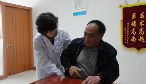 小肾结石如何排出 小小白茅根、能排肾结石!