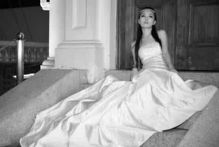 看流沙聚散道不尽流年 捧不住的流沙，握不住的流年【情感美文】