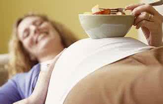 怀孕妈妈生宝宝视频 想生帅气宝宝就看孕妈怎么吃