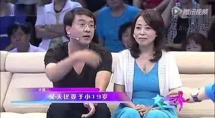 重生嫁给军人生四胞胎 57岁嫁小19岁老公，生3胞胎，老公一出场惊呆人