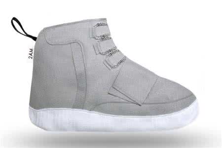 yeezy yeezy 头条|面对80万的NikeMag,突然感觉YEEZY好便宜