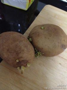 发芽的土豆煮熟能吃吗 土豆发芽了把芽削掉能吃吗