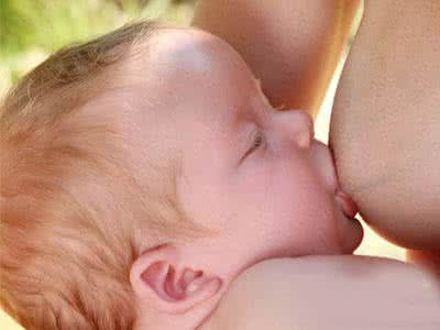 母乳不足宝宝不喝奶粉 让宝宝多吮吸在母乳不足时