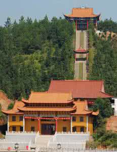 上犹东山寺 五律·游上犹东山寺