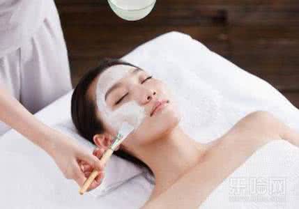 自制牛奶美白面膜 怎样制作牛奶美白面膜
