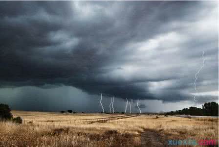 秋天的暴风雨 夏天的暴风雨