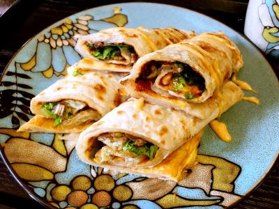 路边摊鸡蛋煎饼的做法 早餐鸡蛋煎饼的做法