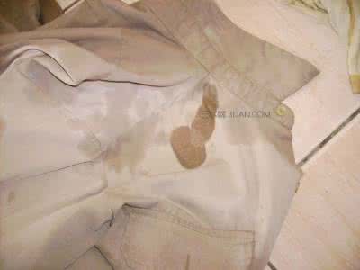 衣服已干油渍去除方法 衣服油渍去除方法