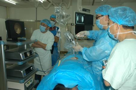 腰间盘突出的自我疗法 腰间盘突出的原因 手术和非手术疗法