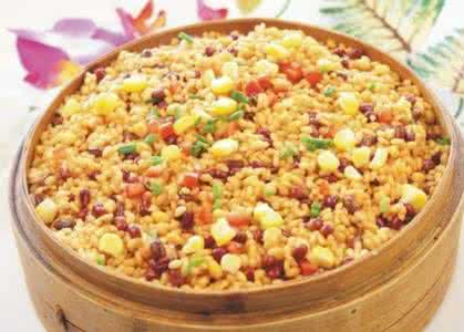 15分钟排毒瘦身瑜伽 春季打响瘦身战 五排毒食谱来助阵