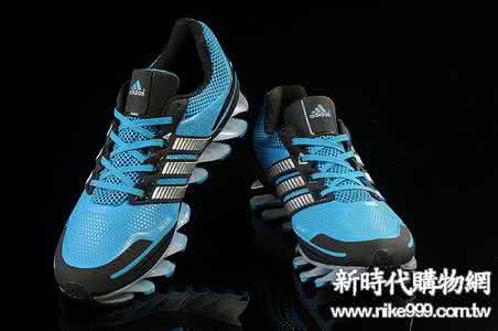 adidas跑鞋全系列 adidas跑鞋 adidas全黑刀锋跑鞋！