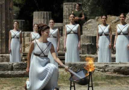 南京青奥会圣火采集 历届古代奥运会拾遗和采集圣火的女祭司_奥运会圣火