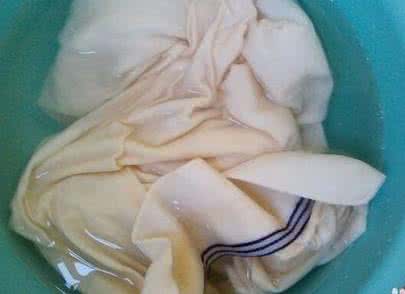 白衣服发黄洗白小窍门 推荐 小窍门:白衣服变黄怎么洗?