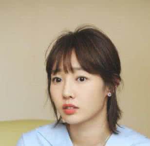 法式刘海自己剪的方法 法式刘海自己剪的方法 怎么修剪刘海？自己剪刘海的方法