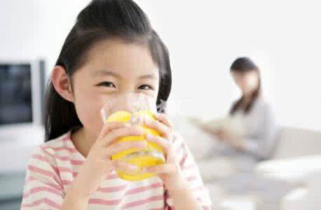 奶粉营养师 营养师:孩子喝什么奶最好?