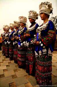 苗族服饰文化 苗族服饰文化 苗族人的服饰有着怎样的文化