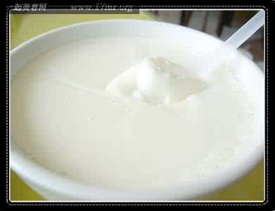 酸奶美白面膜怎么做 过期酸奶别扔，做个美白面膜吧~