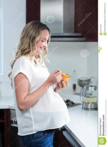 坐月子吃水果要加热吗 孕妇冬天吃水果能加热 冬天给宝宝吃水果要不要加热，你做对了吗？