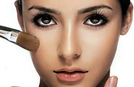 皮肤暗黄怎么调理 皮肤暗黄化妆技巧 黑皮肤姑娘的化妆技巧