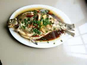 清蒸鱼怎么做好吃 清蒸鱼怎么做 做清蒸鱼好吃的秘诀