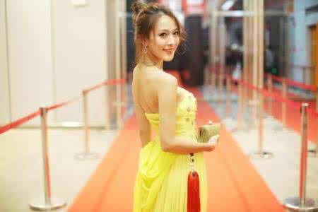 巴黎时装周中国女星 巴黎时装周中国女星 女星黄伊凡携手郝为民参加《一带一路国际时装周》