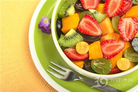 肾结石适合吃什么水果 肾结石适合吃什么水果 什么水果适合肾结石患者吃
