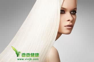 按摩头皮白发变黑 这样按摩头皮轻松白发转黑,简单高效