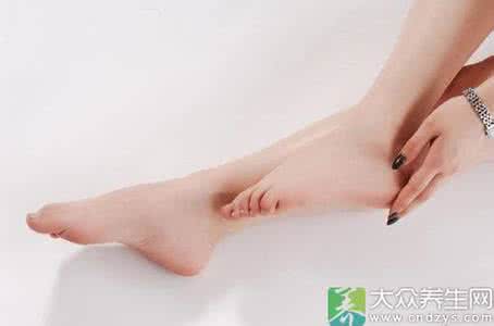 脚部美甲 脚部不适暗示患病