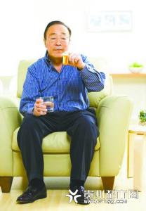 办公室靠垫能防腰痛吗 老人靠垫防腰痛的讲究