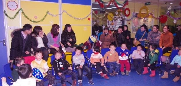 圣诞狂欢夜 圣诞狂欢夜即将开始 今晚创艺宝贝圣诞狂欢夜即将举行?跟孩子一起来创艺宝贝吧~