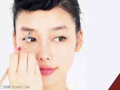 素颜霜脱妆了怎么补妆 眉毛脱妆了如何补妆
