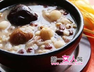 排毒养颜菜谱 红豆薏米汤的做法（养颜排毒汤菜谱）