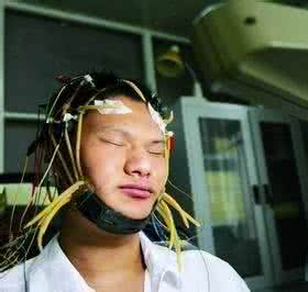 电击治疗网瘾 杨永信 电击治疗网瘾到底对不对，杨永信是不是害了孩子？