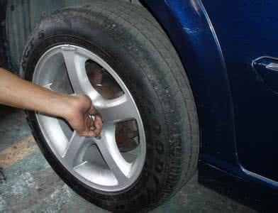 内胎补胎机 前右轮胎吃胎什么原因？