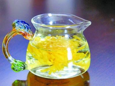 菊花茶可以加蜂蜜吗 睡前可以喝菊花茶吗 喝菊花茶可以加蜂蜜吗