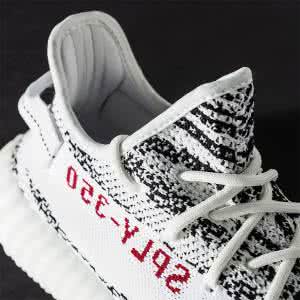 yeezy boost 350 v2 yeezy boost 350 v2 新货热点丨一定要看，入手黑白 YEEZY BOOST 350 V2 的正确姿势！