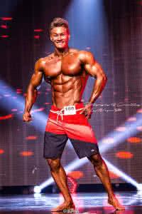 锻炼胸肌的动作 背部训练日 科学健身胸肌和背部组合训练动作一个训练日完成效果更好