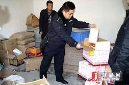 成都捣毁假酒窝点 网上买到假酒市民报警 警方捣毁制假酒窝点
