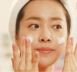 洁肤液和卸妆水的区别 趁“早”妆前洁肤3大关键