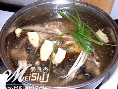 清炖花鲢鱼头的做法 清炖鱼头的做法 清炖鲢鱼头汤的做法,清炖鲢鱼头汤怎么做好吃,清炖鲢鱼头汤的家常做法