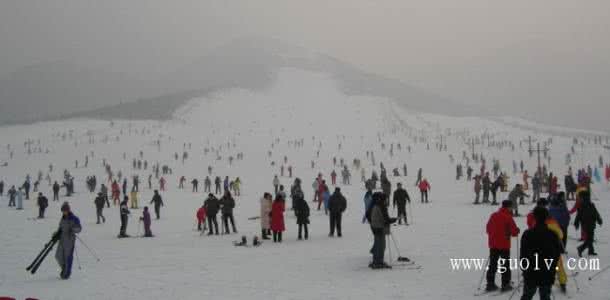 南山滑雪场雪道图 南山滑雪场 一年150多天的雪期，这里才是滑雪场应有的模样！